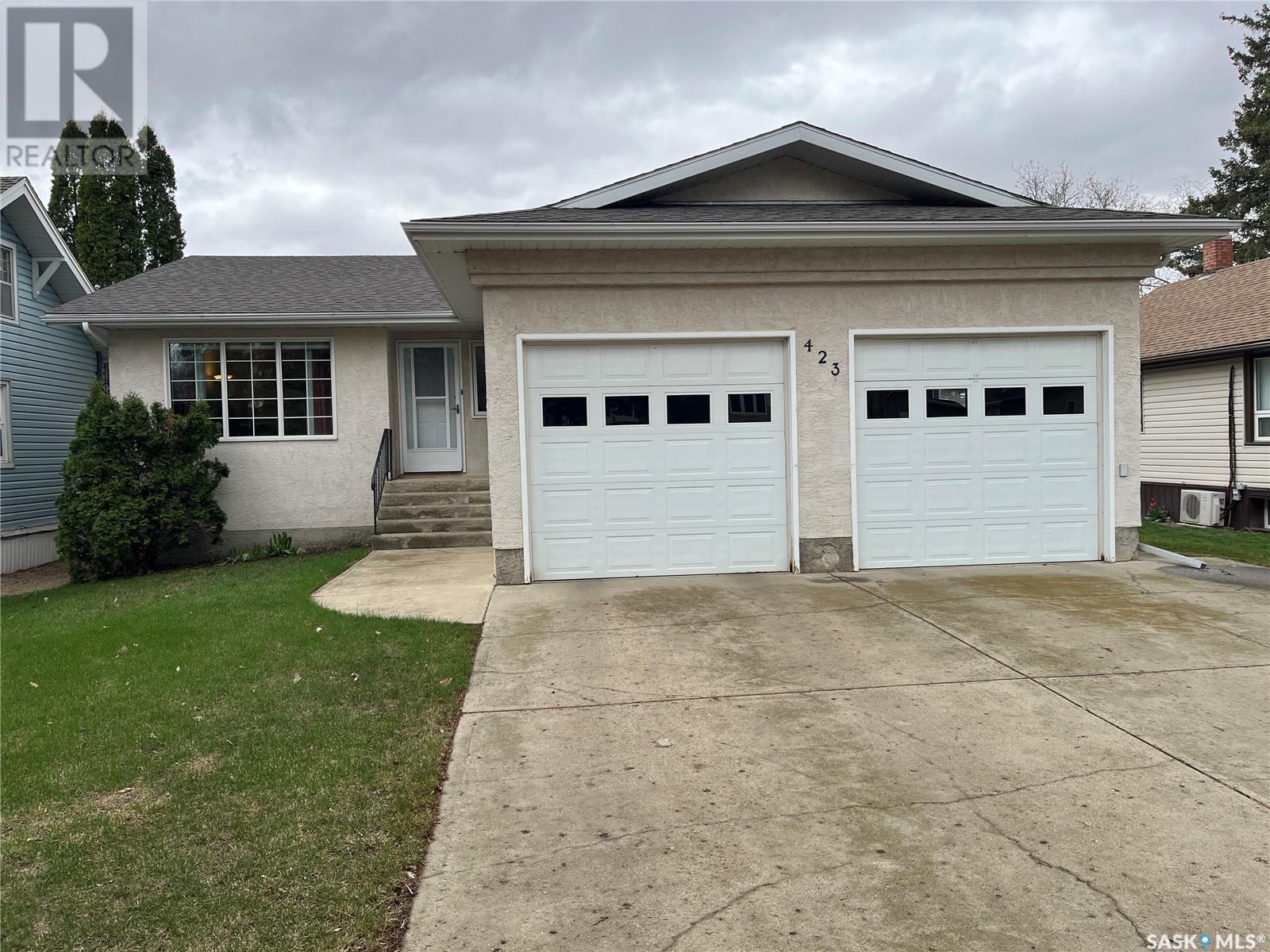 423 Qu'Appelle STREET, weyburn, Saskatchewan