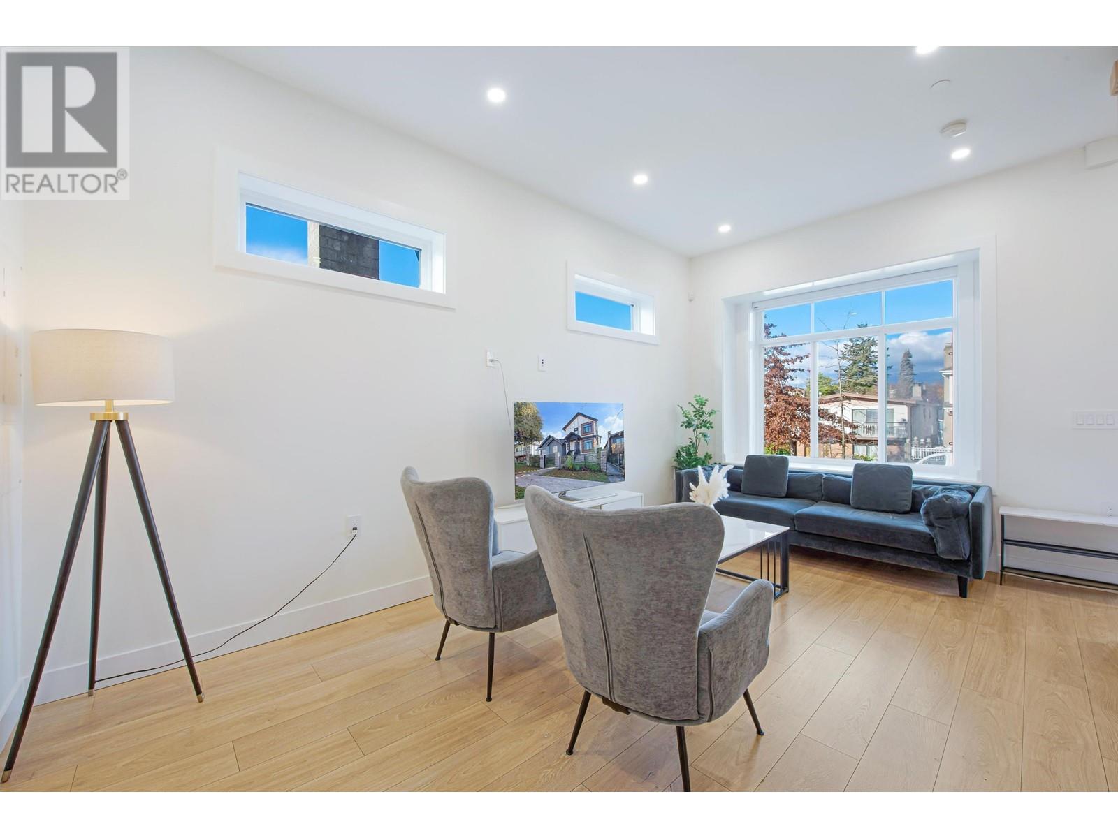 2668 E 8th Avenue, Vancouver, British Columbia  V5M 1W5 - Photo 3 - R2975636