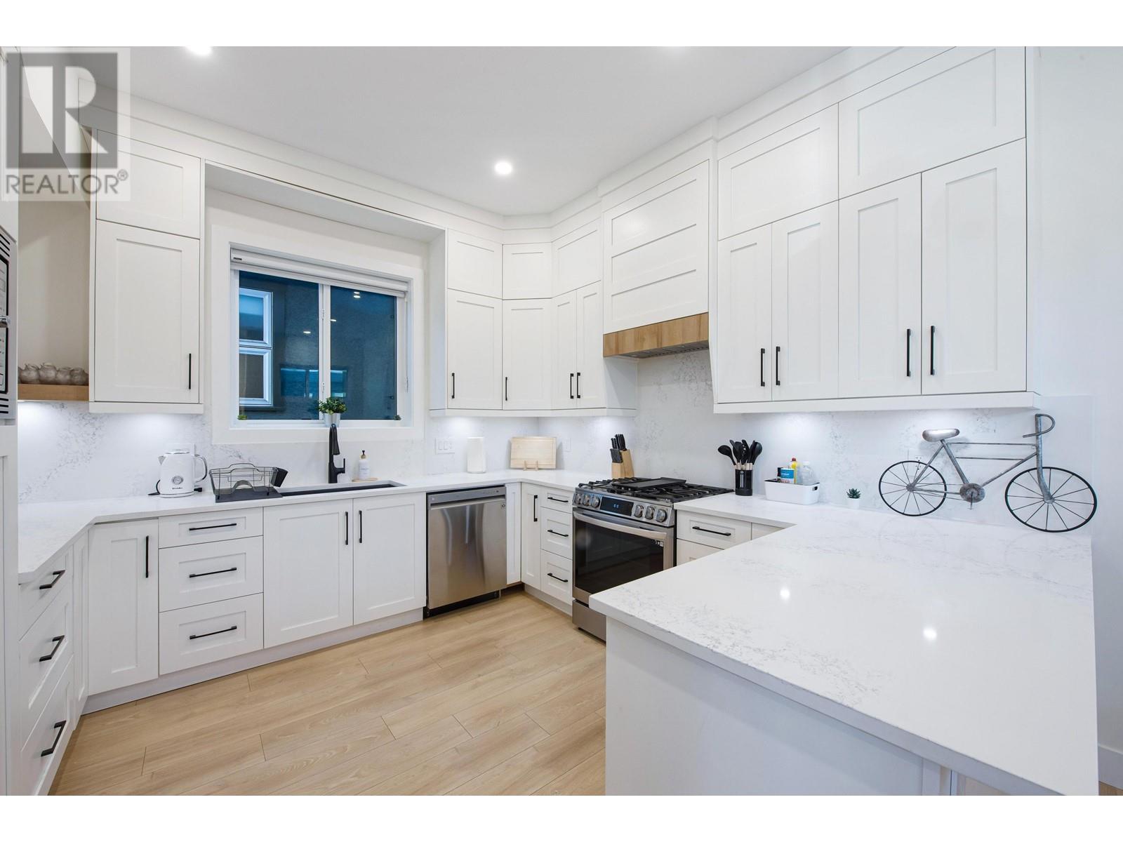2668 E 8th Avenue, Vancouver, British Columbia  V5M 1W5 - Photo 8 - R2975636