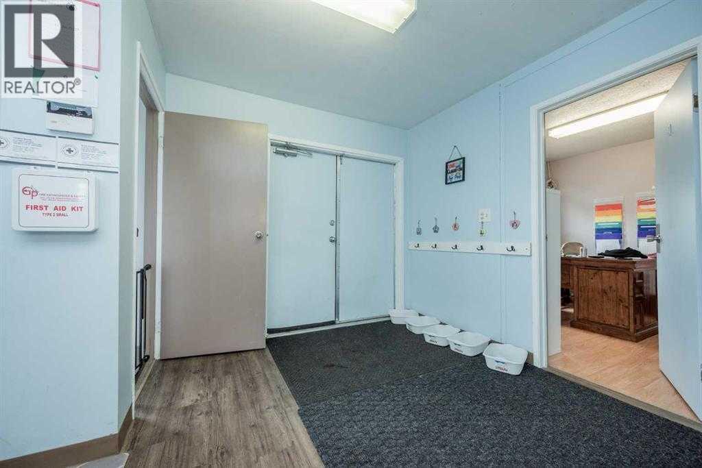 9667 Hillcrest Drive, Grande Prairie, Alberta  T8V 1A9 - Photo 4 - A2192340