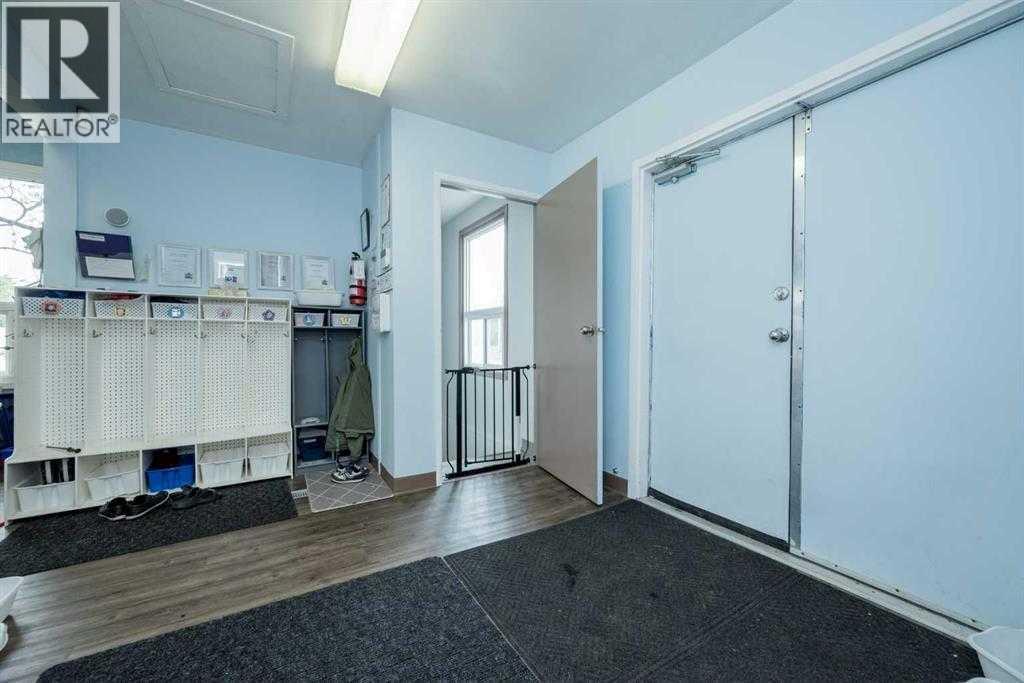9667 Hillcrest Drive, Grande Prairie, Alberta  T8V 1A9 - Photo 5 - A2192340