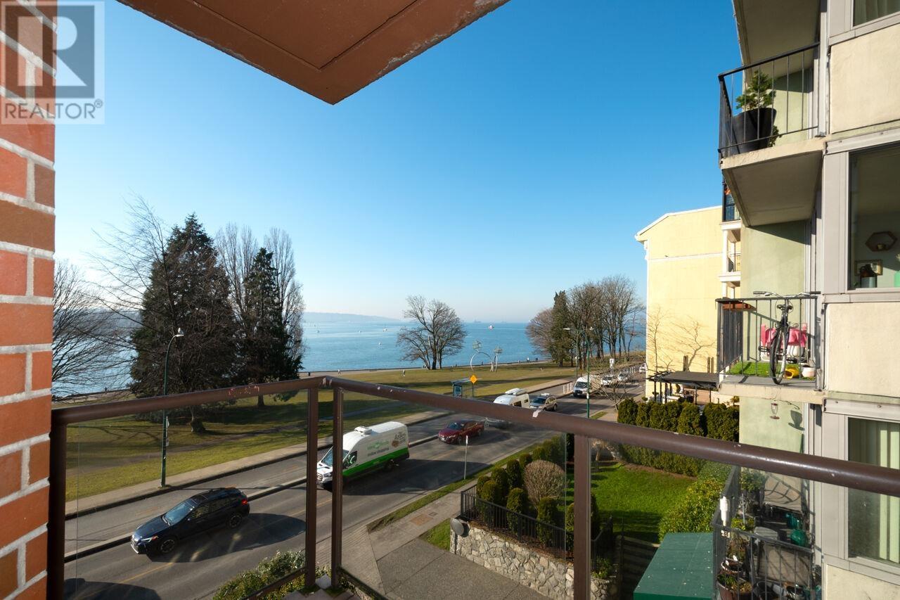 Listing Picture 10 of 40 : 402 1419 BEACH AVENUE, Vancouver / 溫哥華 - 魯藝地產 Yvonne Lu Group - MLS Medallion Club Member