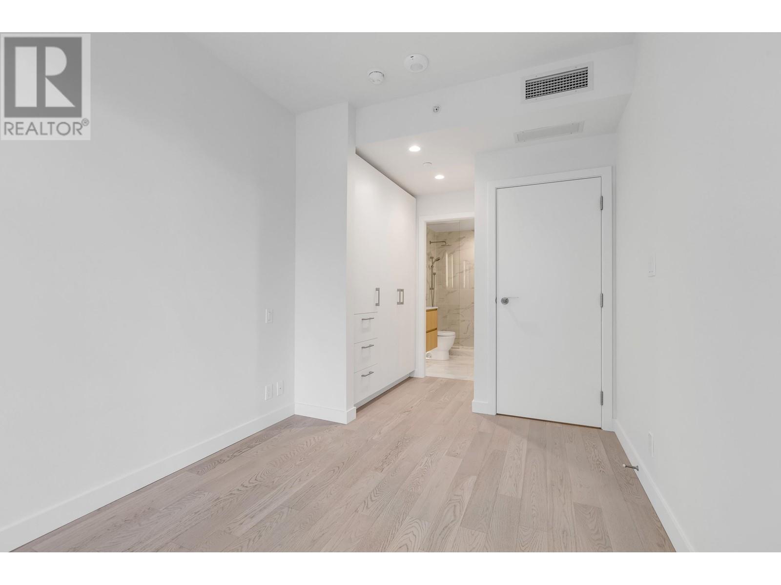 Listing Picture 11 of 39 : 605 6811 PEARSON WAY, Richmond / 烈治文 - 魯藝地產 Yvonne Lu Group - MLS Medallion Club Member