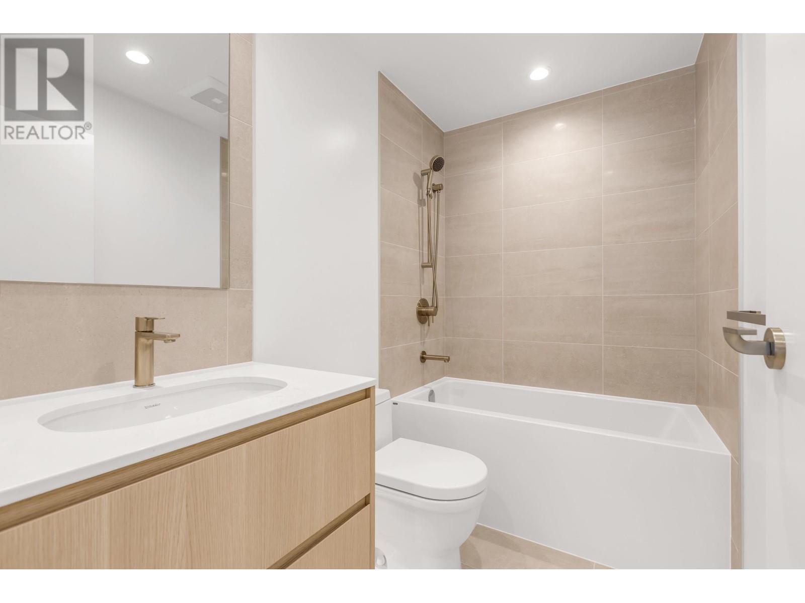 Listing Picture 20 of 39 : 605 6811 PEARSON WAY, Richmond / 烈治文 - 魯藝地產 Yvonne Lu Group - MLS Medallion Club Member