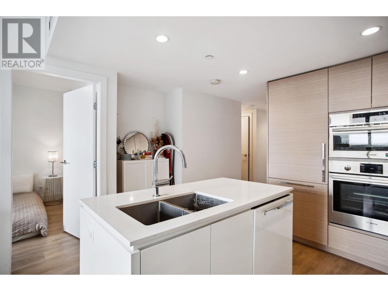 Listing Picture 12 of 40 : 806 6900 PEARSON WAY, Richmond / 烈治文 - 魯藝地產 Yvonne Lu Group - MLS Medallion Club Member