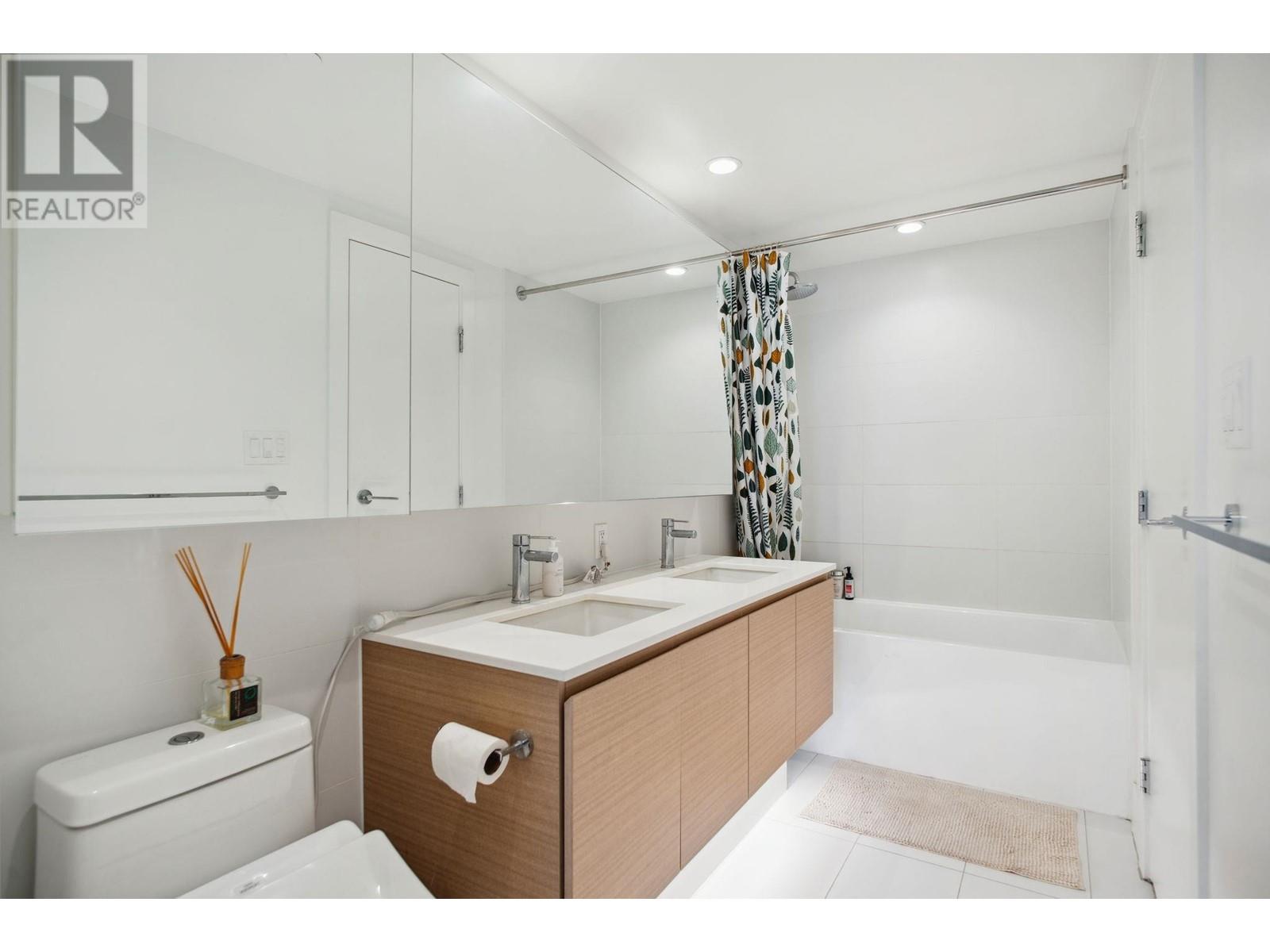 Listing Picture 14 of 40 : 806 6900 PEARSON WAY, Richmond / 烈治文 - 魯藝地產 Yvonne Lu Group - MLS Medallion Club Member