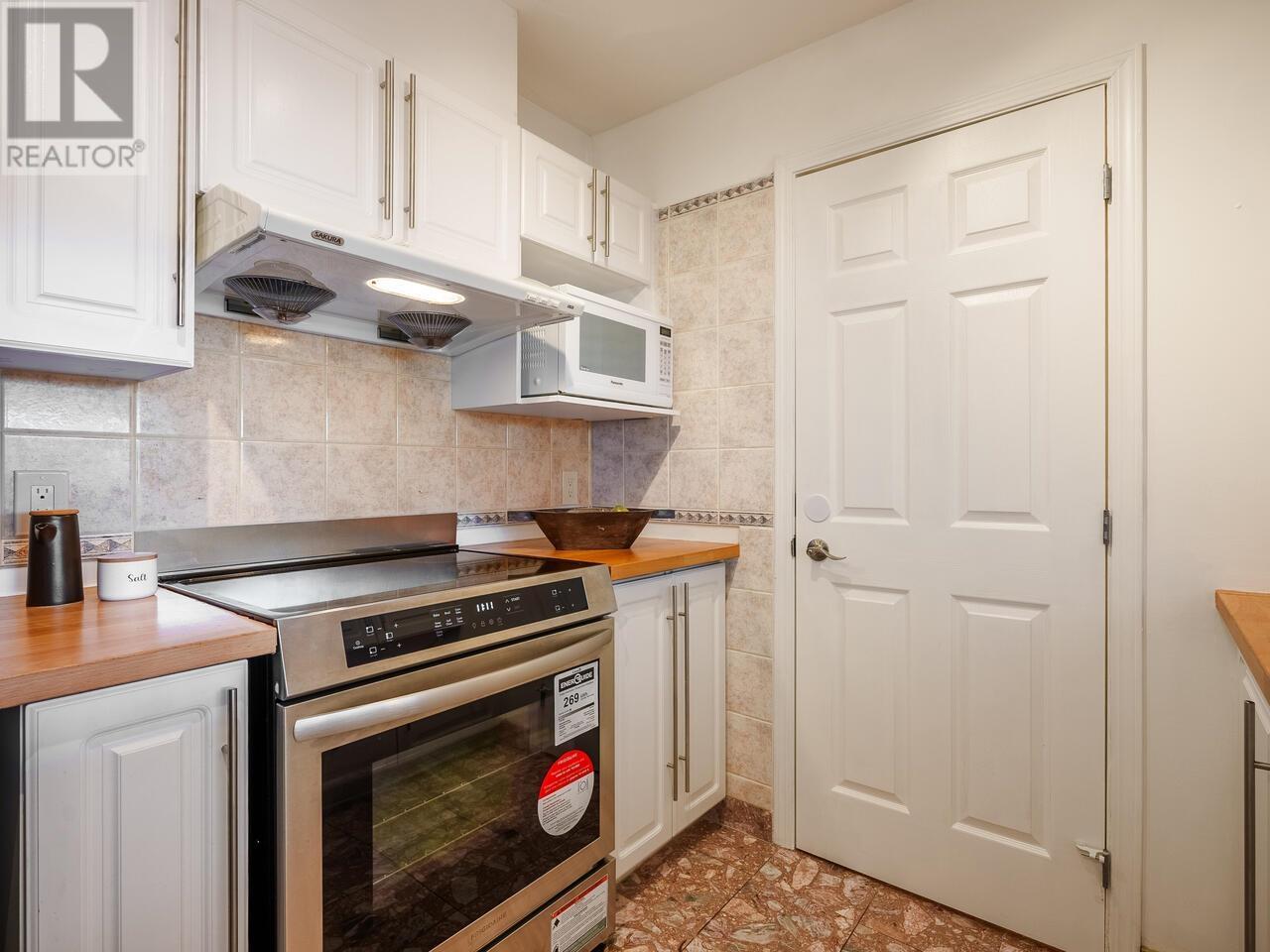 Listing Picture 13 of 21 : 405 2965 HORLEY STREET, Vancouver / 溫哥華 - 魯藝地產 Yvonne Lu Group - MLS Medallion Club Member