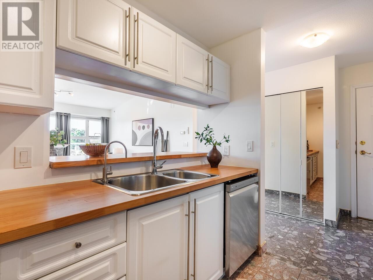 Listing Picture 14 of 21 : 405 2965 HORLEY STREET, Vancouver / 溫哥華 - 魯藝地產 Yvonne Lu Group - MLS Medallion Club Member