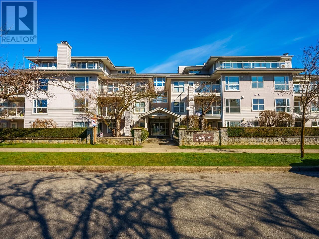 Listing Picture 18 of 21 : 405 2965 HORLEY STREET, Vancouver / 溫哥華 - 魯藝地產 Yvonne Lu Group - MLS Medallion Club Member