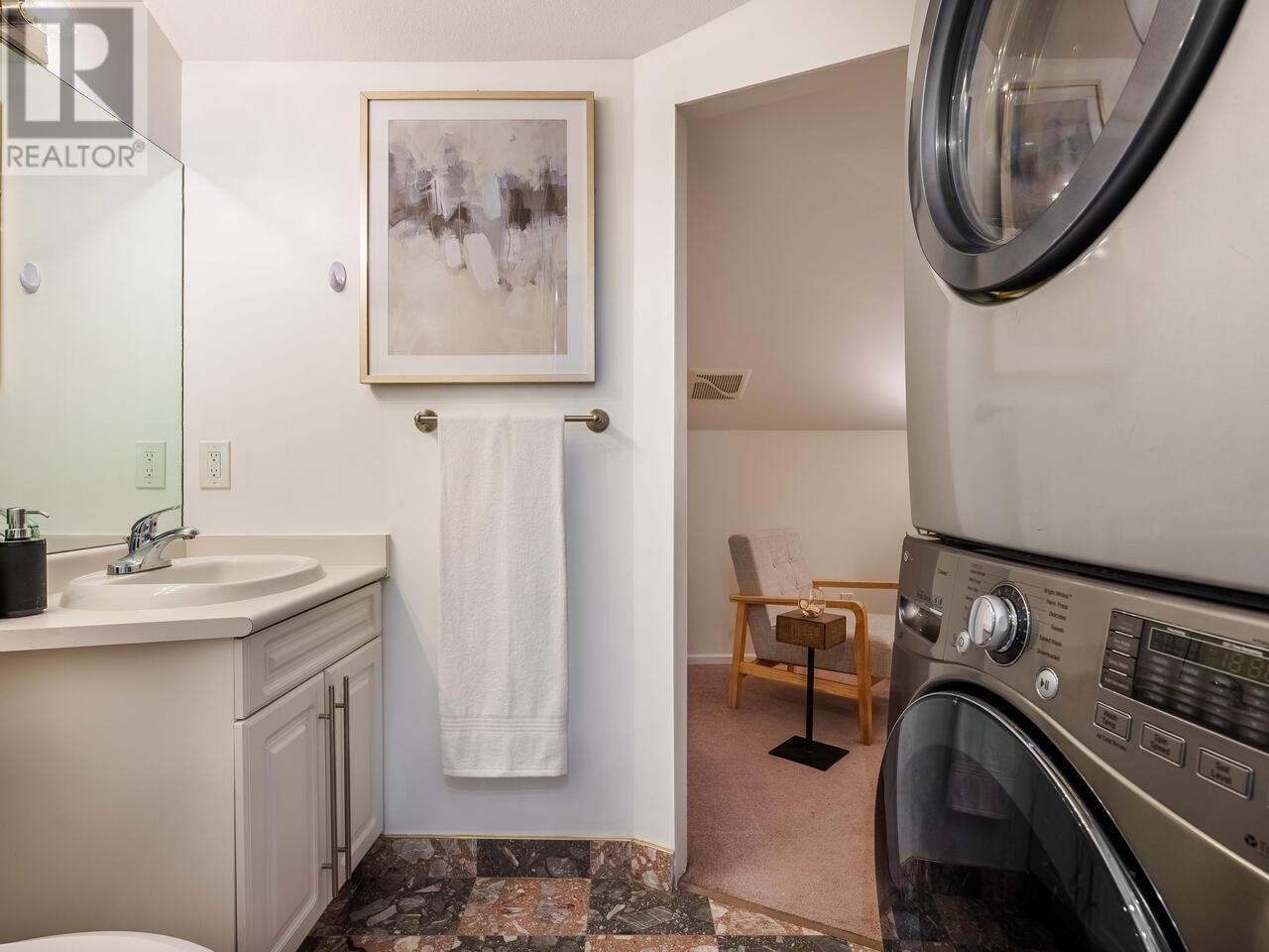 Listing Picture 9 of 21 : 405 2965 HORLEY STREET, Vancouver / 溫哥華 - 魯藝地產 Yvonne Lu Group - MLS Medallion Club Member