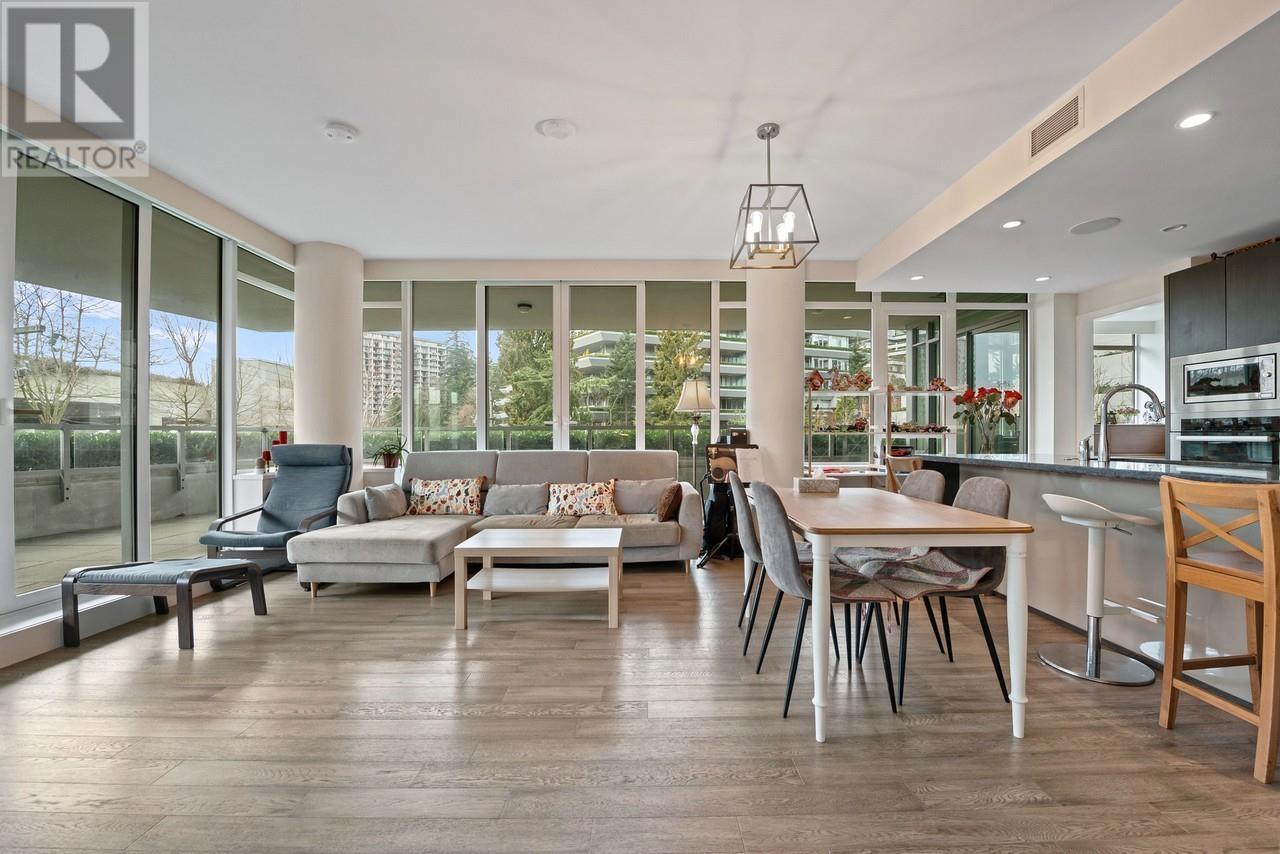203 788 Arthur Erickson Place, West Vancouver, British Columbia  V7T 0B6 - Photo 4 - R2975773