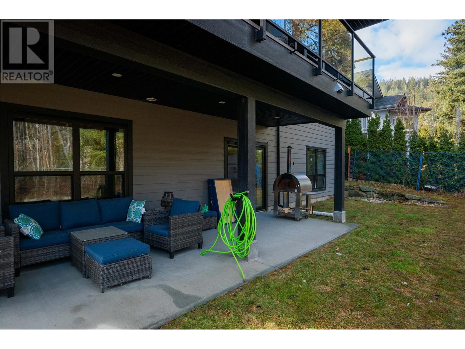 3355 Southridge Drive, Castlegar, British Columbia  V1N 4G1 - Photo 23 - 10338161