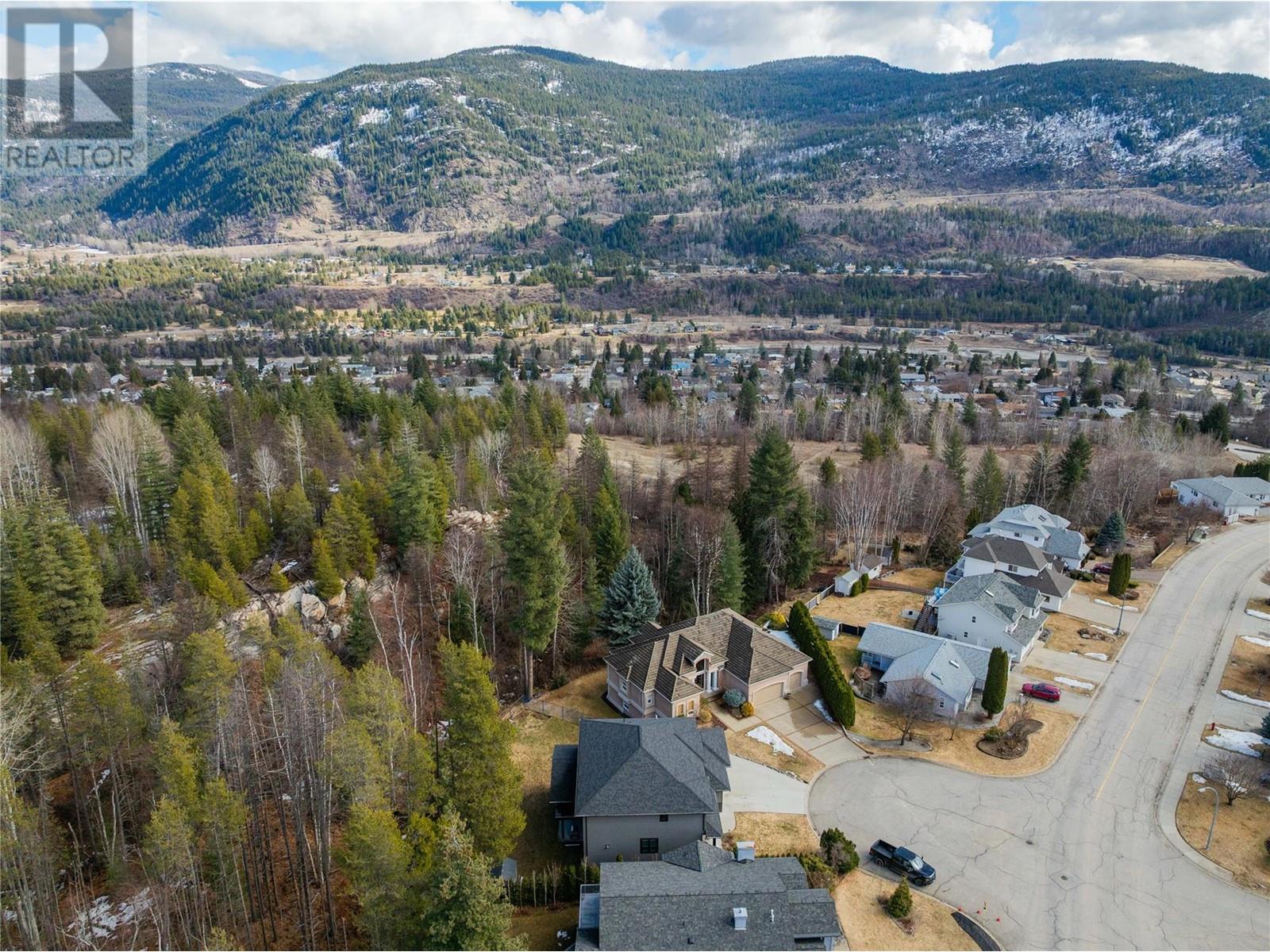 3355 Southridge Drive, Castlegar, British Columbia  V1N 4G1 - Photo 12 - 10338161