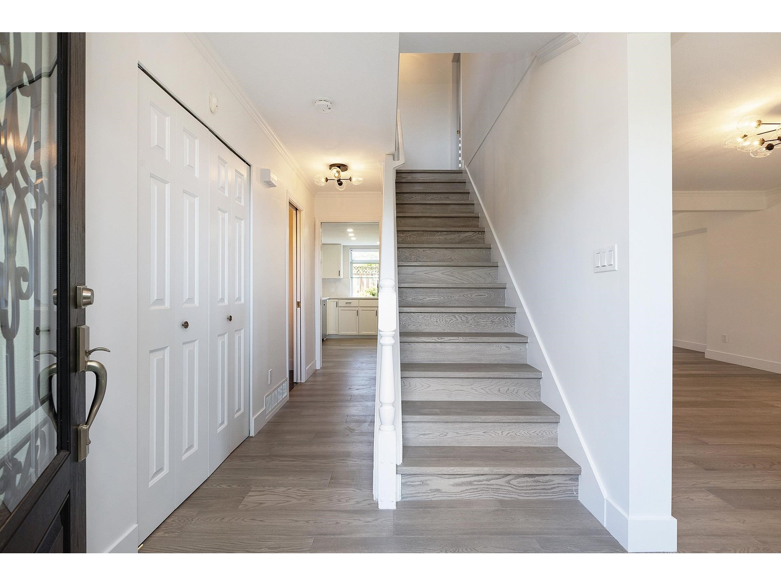 1032 164 Street, Surrey, British Columbia  V4A 8R2 - Photo 3 - R2927836