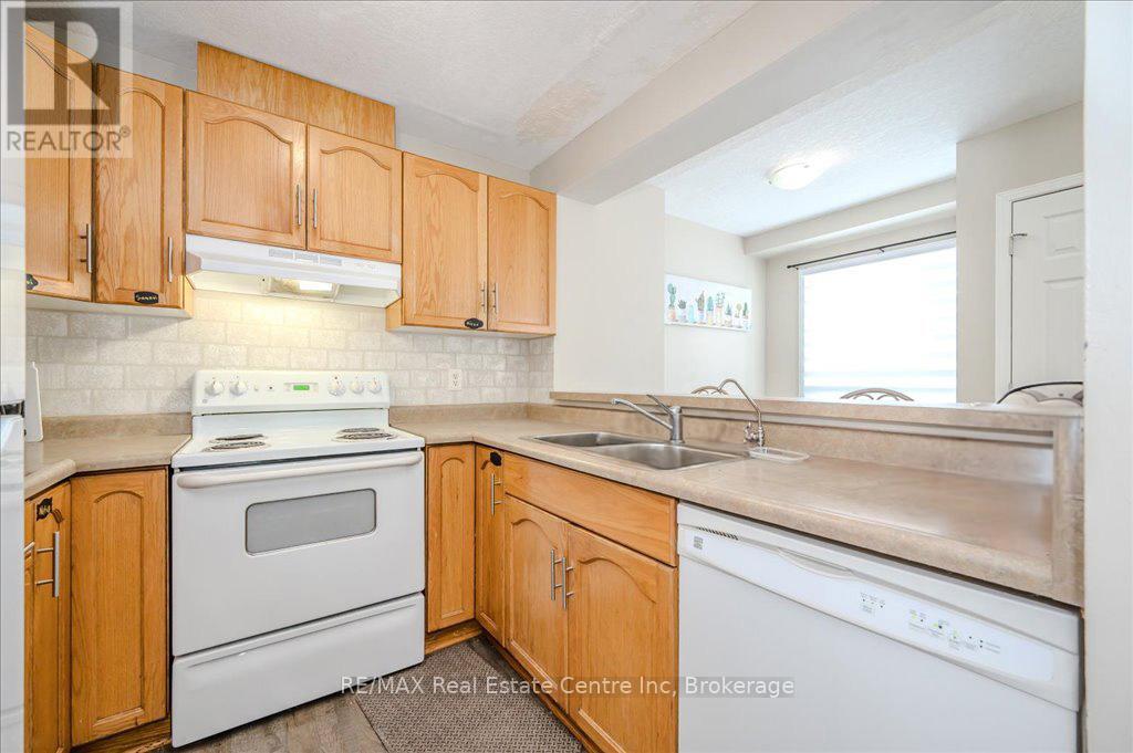 15 - 142 York Road, Guelph, Ontario  N1E 3E9 - Photo 6 - X12011285