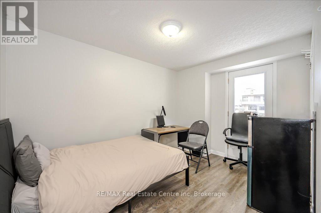 15 - 142 York Road, Guelph, Ontario  N1E 3E9 - Photo 8 - X12011285
