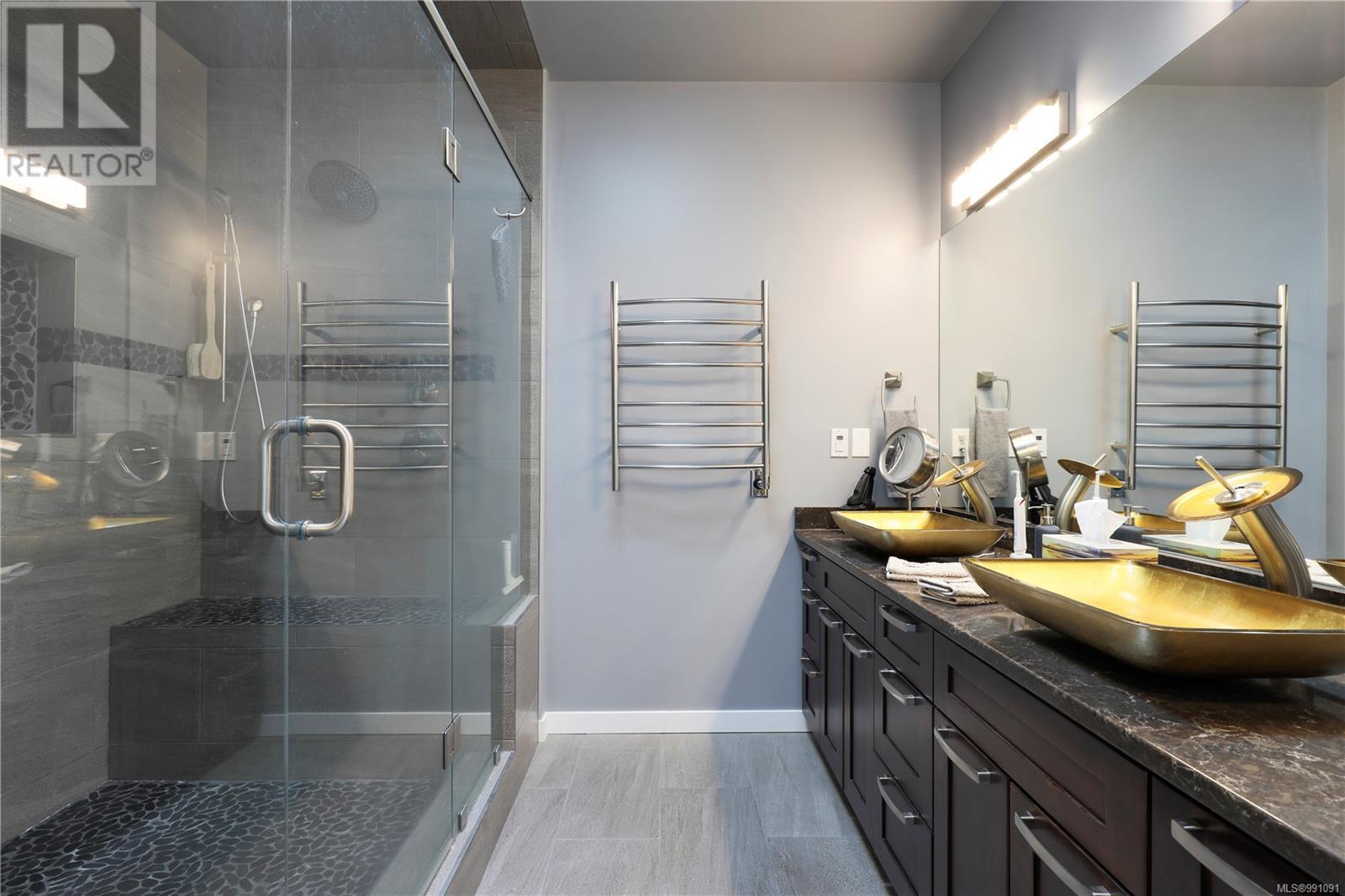 Property at 574 Andrew Ave image 1