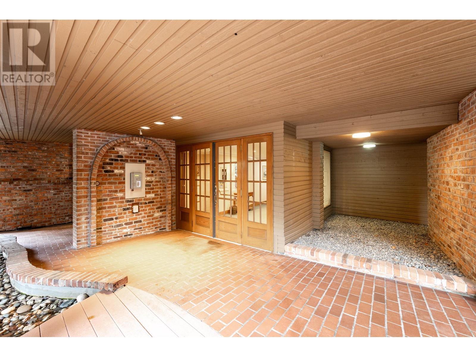 Property at 318 2320 W 40TH AVENUE image 2
