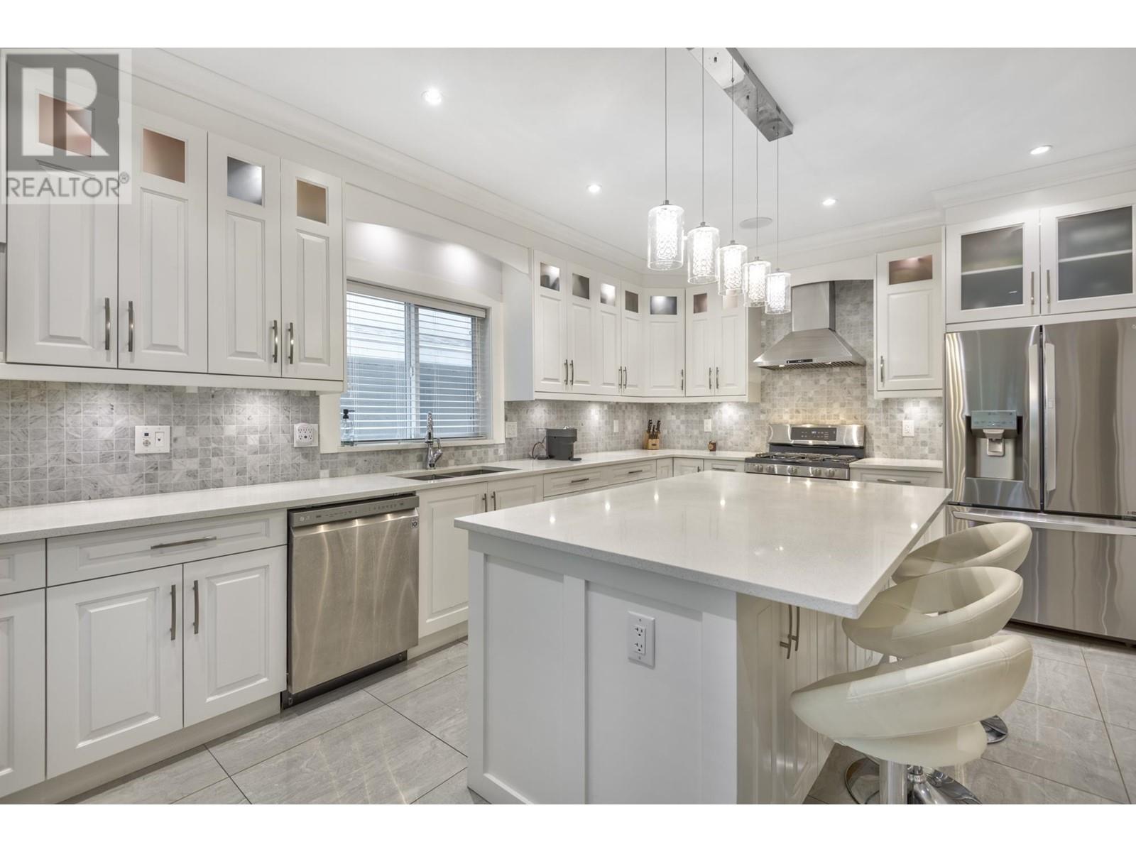 327 THERRIEN STREET, coquitlam, British Columbia