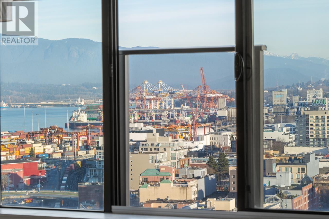 Listing Picture 13 of 27 : 2103 108 W CORDOVA STREET, Vancouver / 溫哥華 - 魯藝地產 Yvonne Lu Group - MLS Medallion Club Member