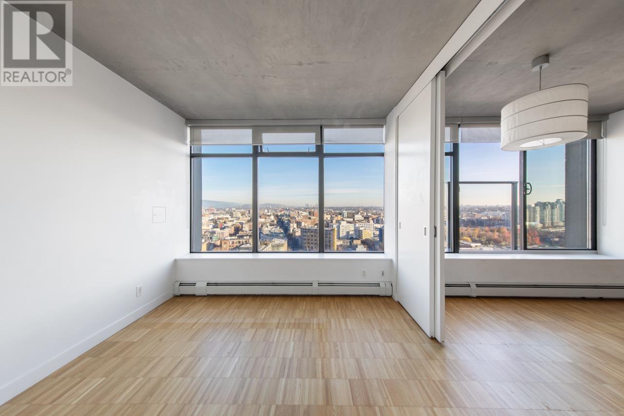 Listing Picture 4 of 27 : 2103 108 W CORDOVA STREET, Vancouver / 溫哥華 - 魯藝地產 Yvonne Lu Group - MLS Medallion Club Member