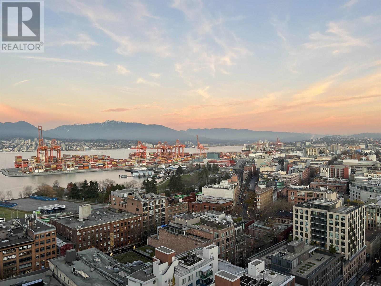 Listing Picture 2 of 27 : 2103 108 W CORDOVA STREET, Vancouver / 溫哥華 - 魯藝地產 Yvonne Lu Group - MLS Medallion Club Member