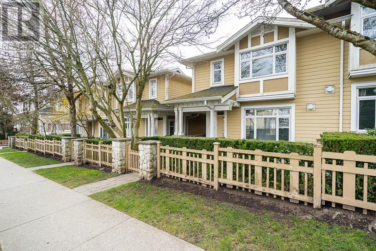 7481 Laurel Street, Vancouver, British Columbia  V6P 6Y4 - Photo 2 - R2975482