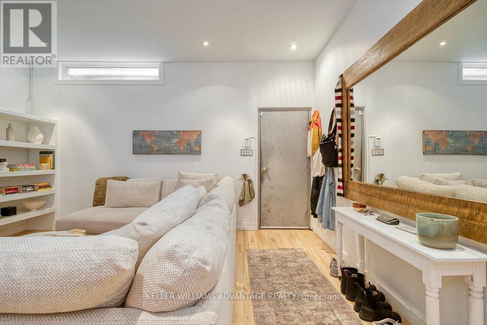 Property at 104 OSSINGTON AVENUE image 3