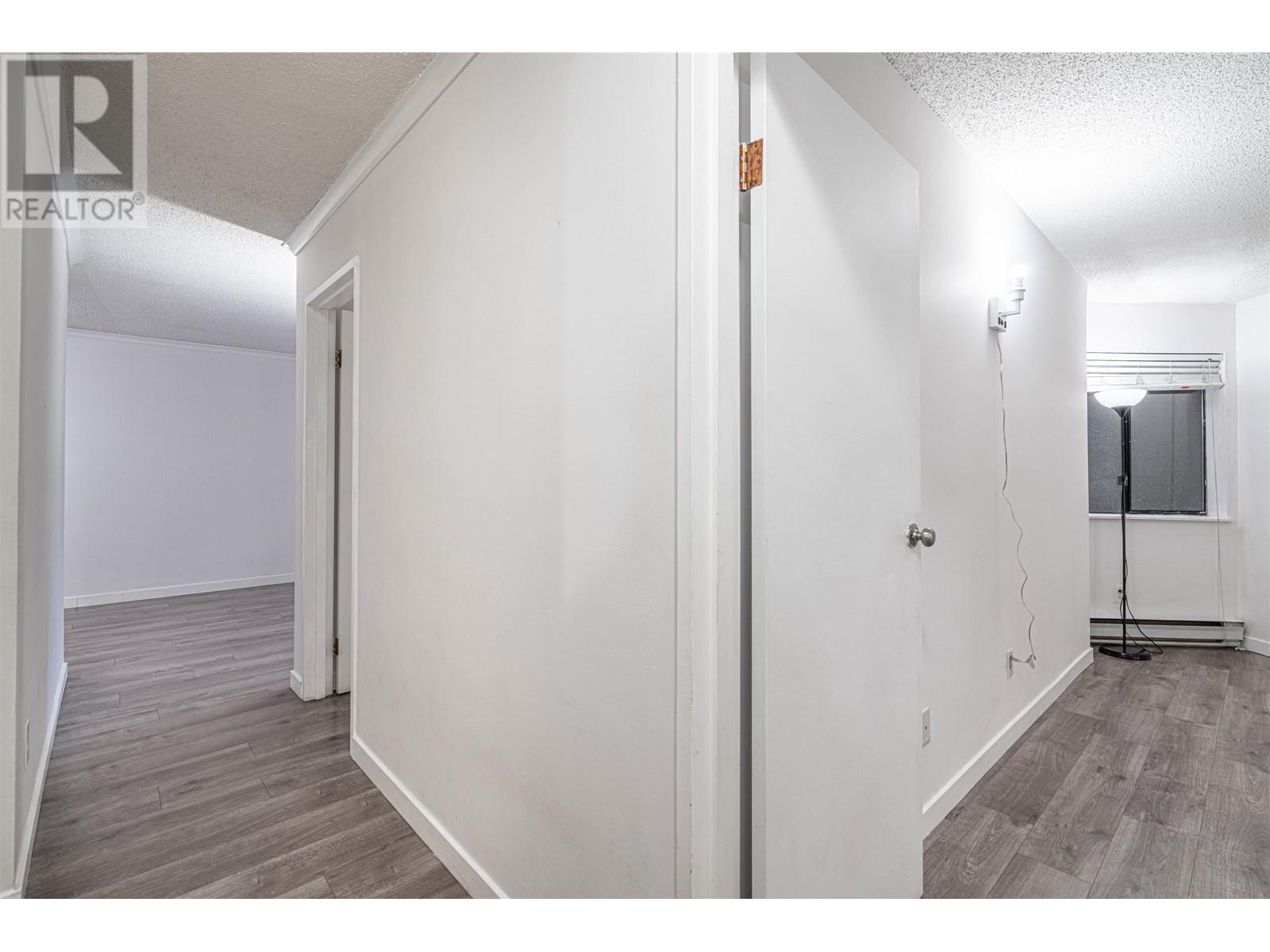 Listing Picture 15 of 20 : 105 9584 MANCHESTER DRIVE, Burnaby / 本拿比 - 魯藝地產 Yvonne Lu Group - MLS Medallion Club Member