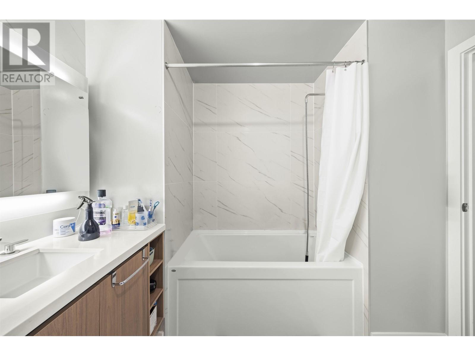Listing Picture 16 of 24 : 420 9388 ODLIN ROAD, Richmond / 烈治文 - 魯藝地產 Yvonne Lu Group - MLS Medallion Club Member