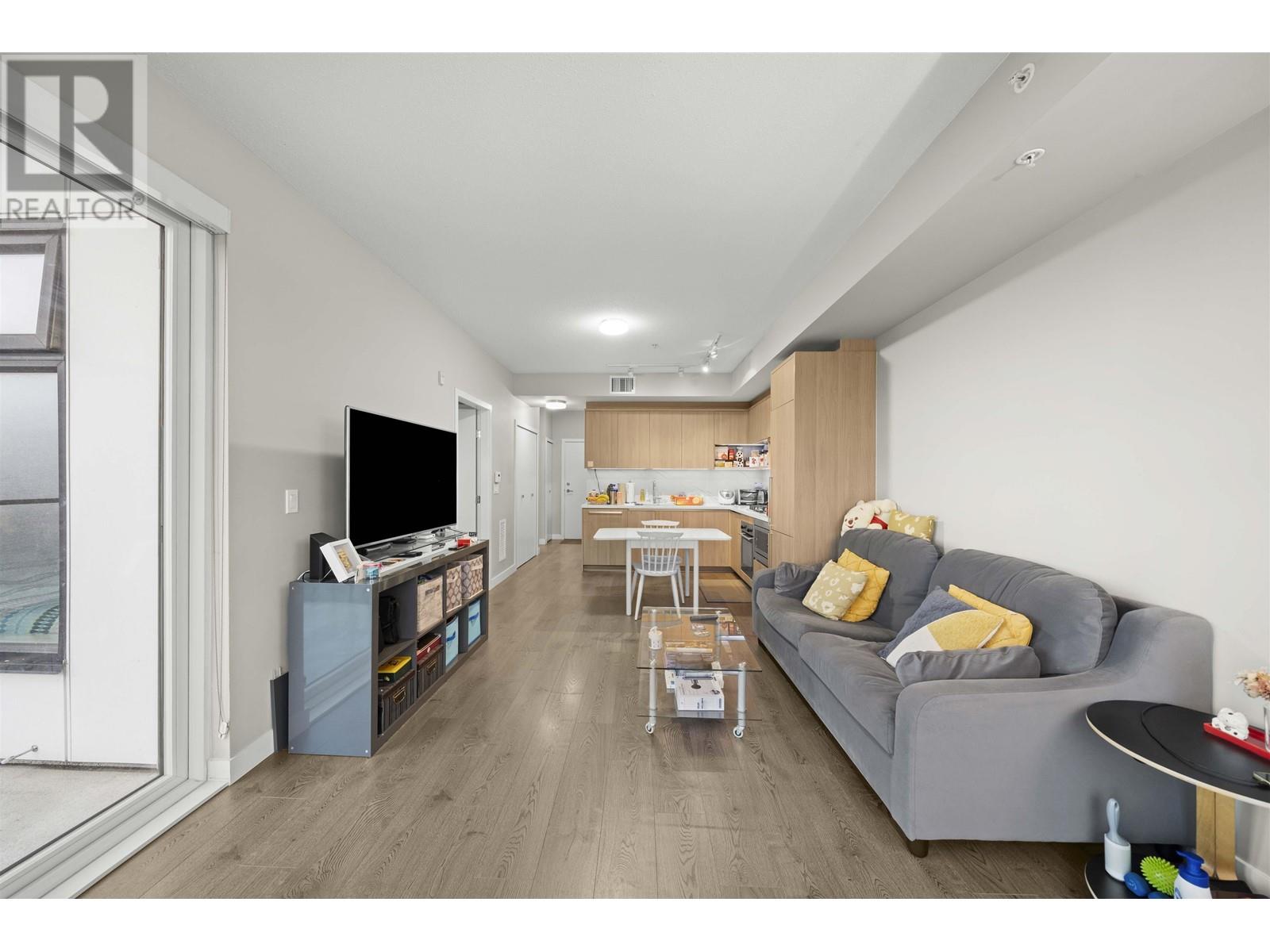 Listing Picture 4 of 24 : 420 9388 ODLIN ROAD, Richmond / 烈治文 - 魯藝地產 Yvonne Lu Group - MLS Medallion Club Member