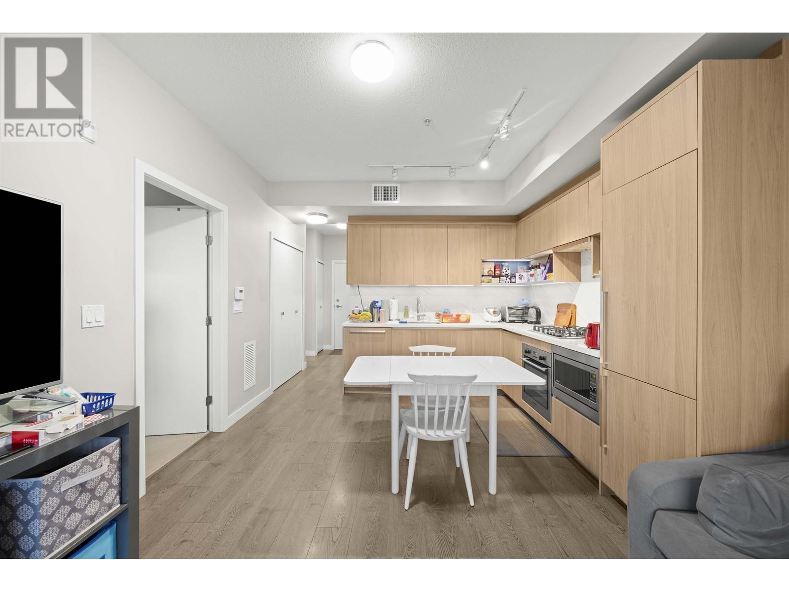 Listing Picture 5 of 24 : 420 9388 ODLIN ROAD, Richmond / 烈治文 - 魯藝地產 Yvonne Lu Group - MLS Medallion Club Member