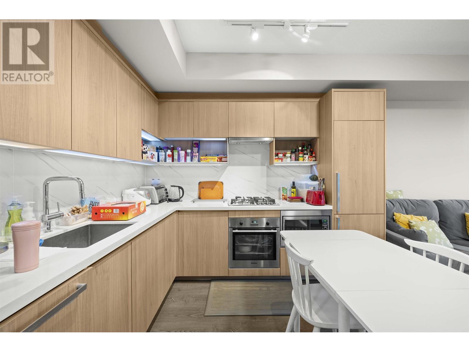 Listing Picture 8 of 24 : 420 9388 ODLIN ROAD, Richmond / 烈治文 - 魯藝地產 Yvonne Lu Group - MLS Medallion Club Member