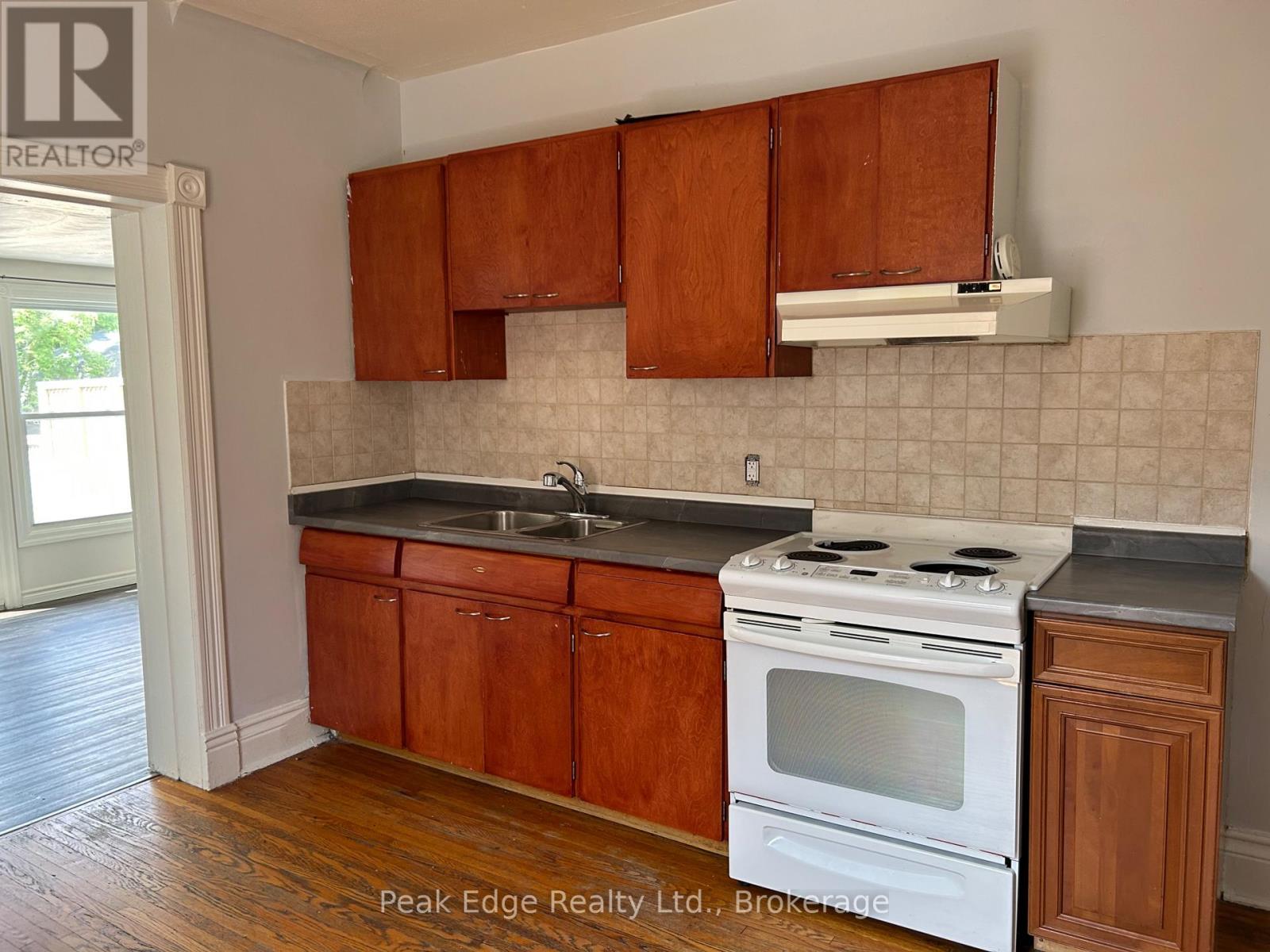 293 9th Street, Hanover, Ontario  N4N 1L3 - Photo 8 - X12011055