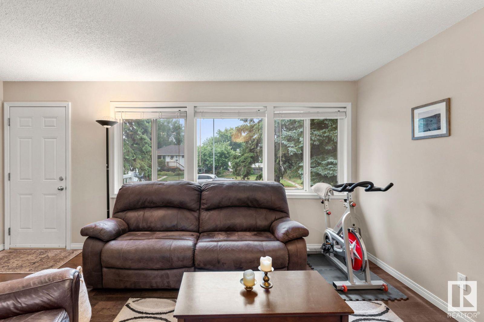 Property at 11022 157 ST NW image 3
