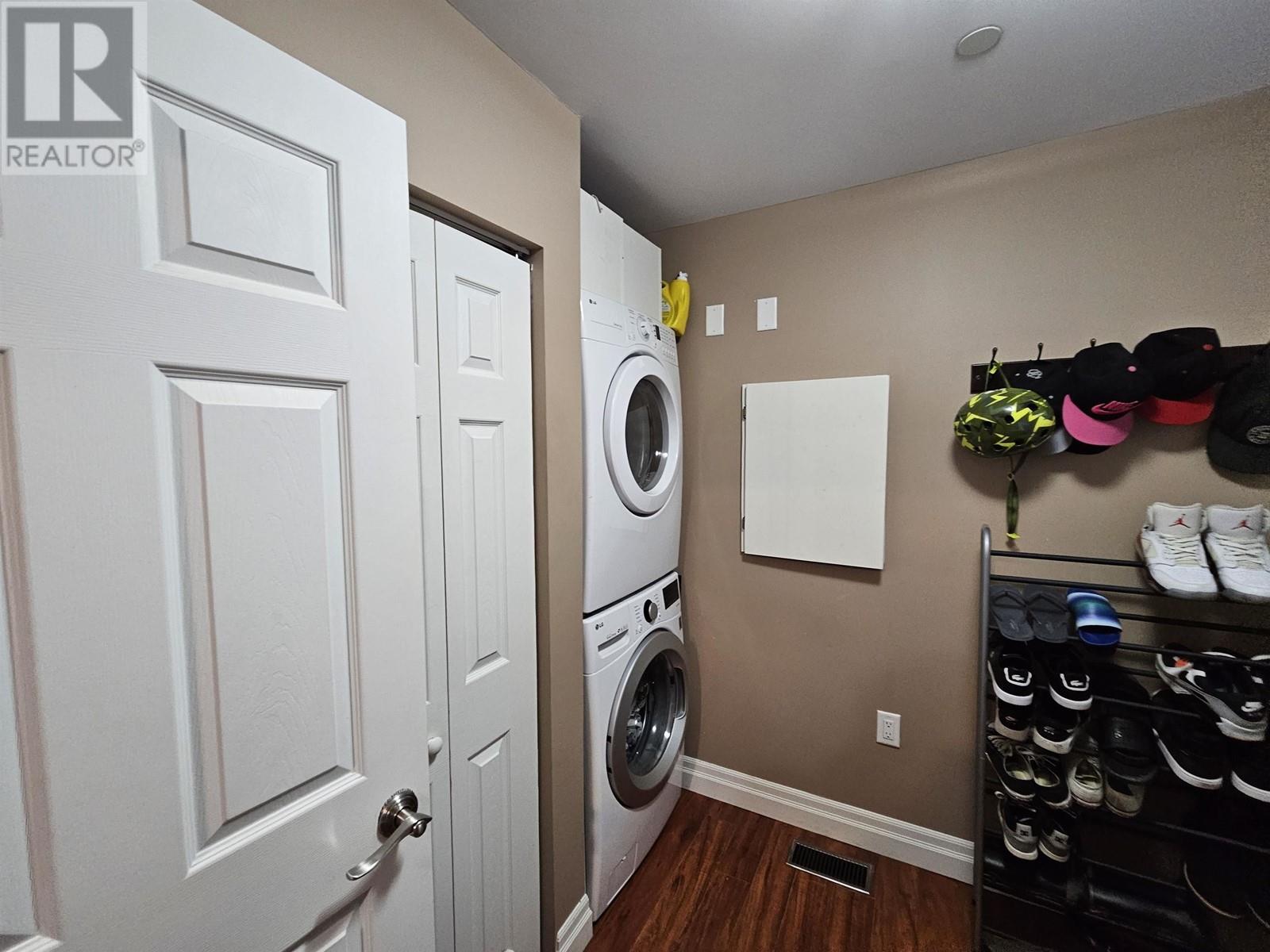 3656 Sefton Street, Port Coquitlam, British Columbia  V3B 3R3 - Photo 3 - R2975108