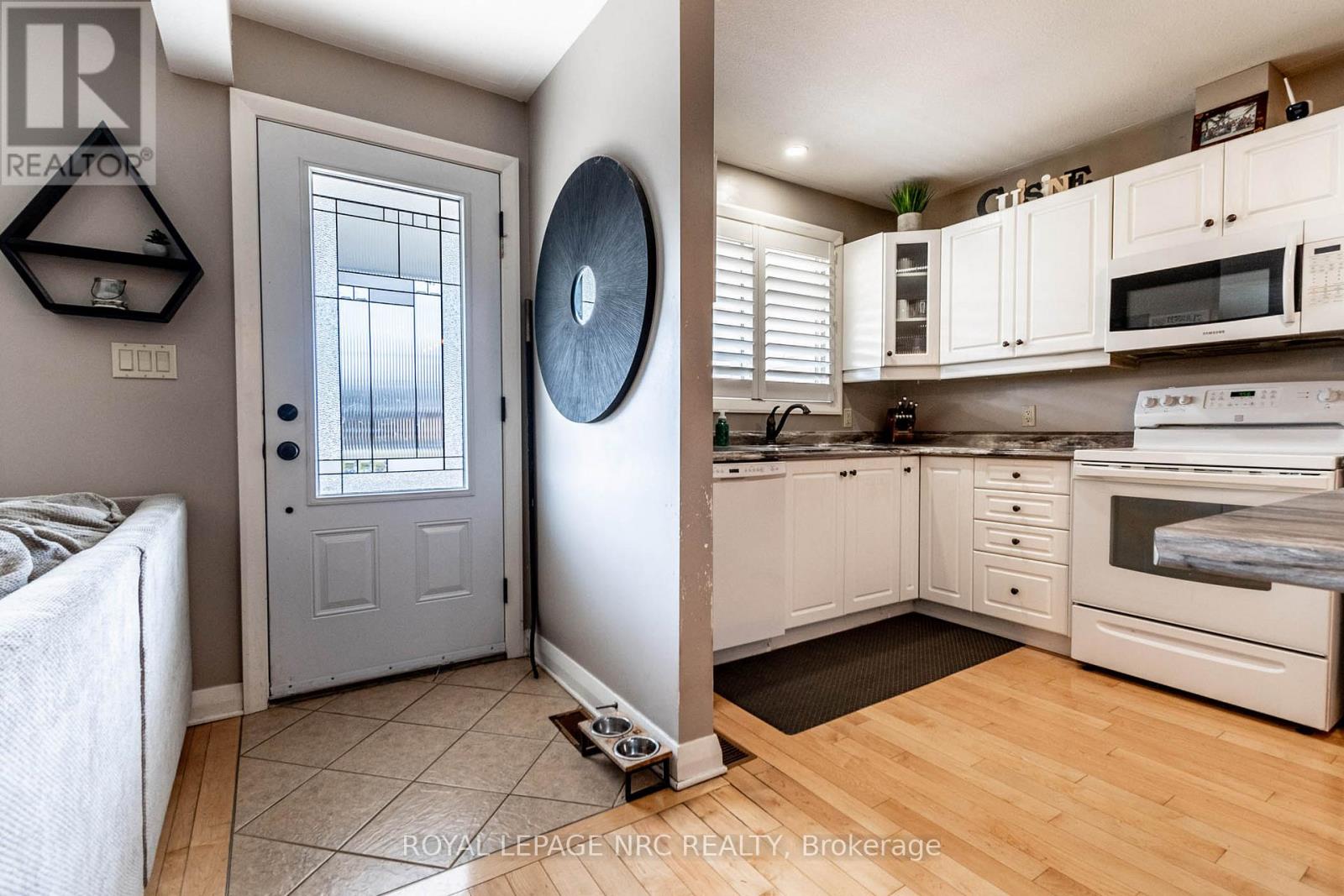 Property at 507 SUGARLOAF STREET image 3