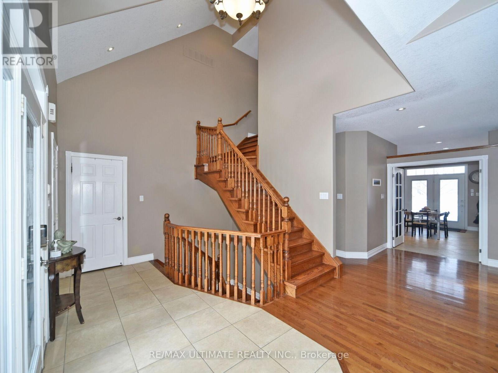 2814 Purvis Street, Innisfil, Ontario  L9S 3K7 - Photo 4 - N12011373