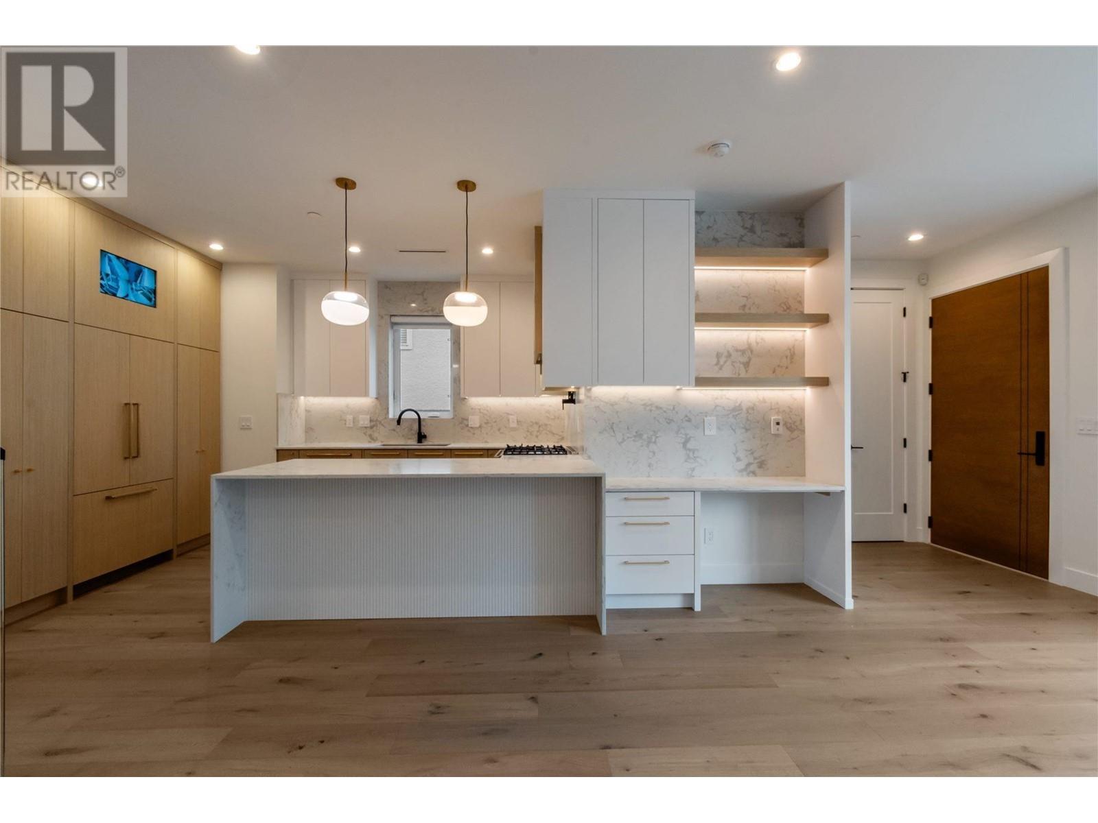 Listing Picture 6 of 27 : 1 1982 VENABLES STREET, Vancouver / 溫哥華 - 魯藝地產 Yvonne Lu Group - MLS Medallion Club Member