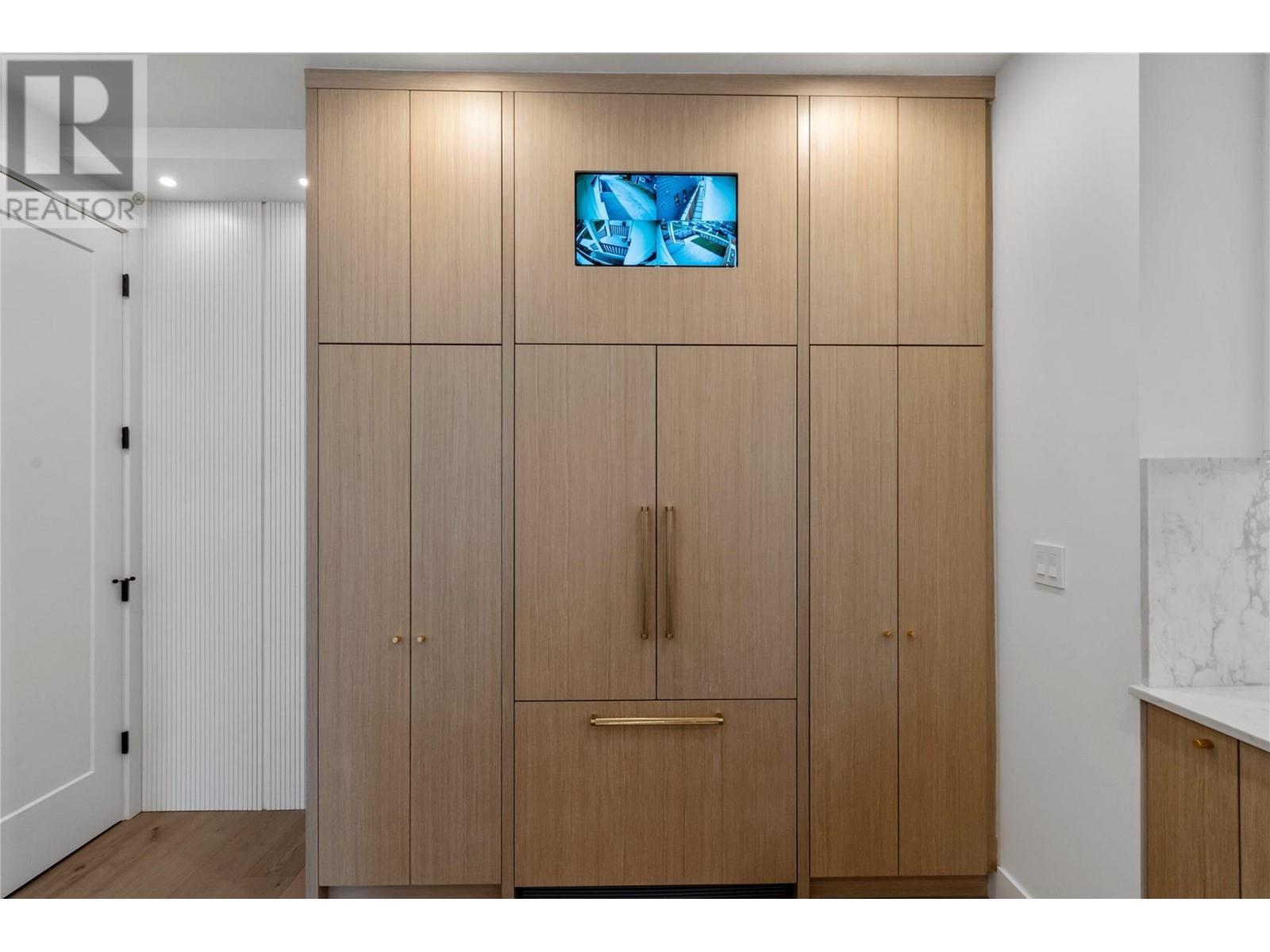 Listing Picture 9 of 27 : 1 1982 VENABLES STREET, Vancouver / 溫哥華 - 魯藝地產 Yvonne Lu Group - MLS Medallion Club Member