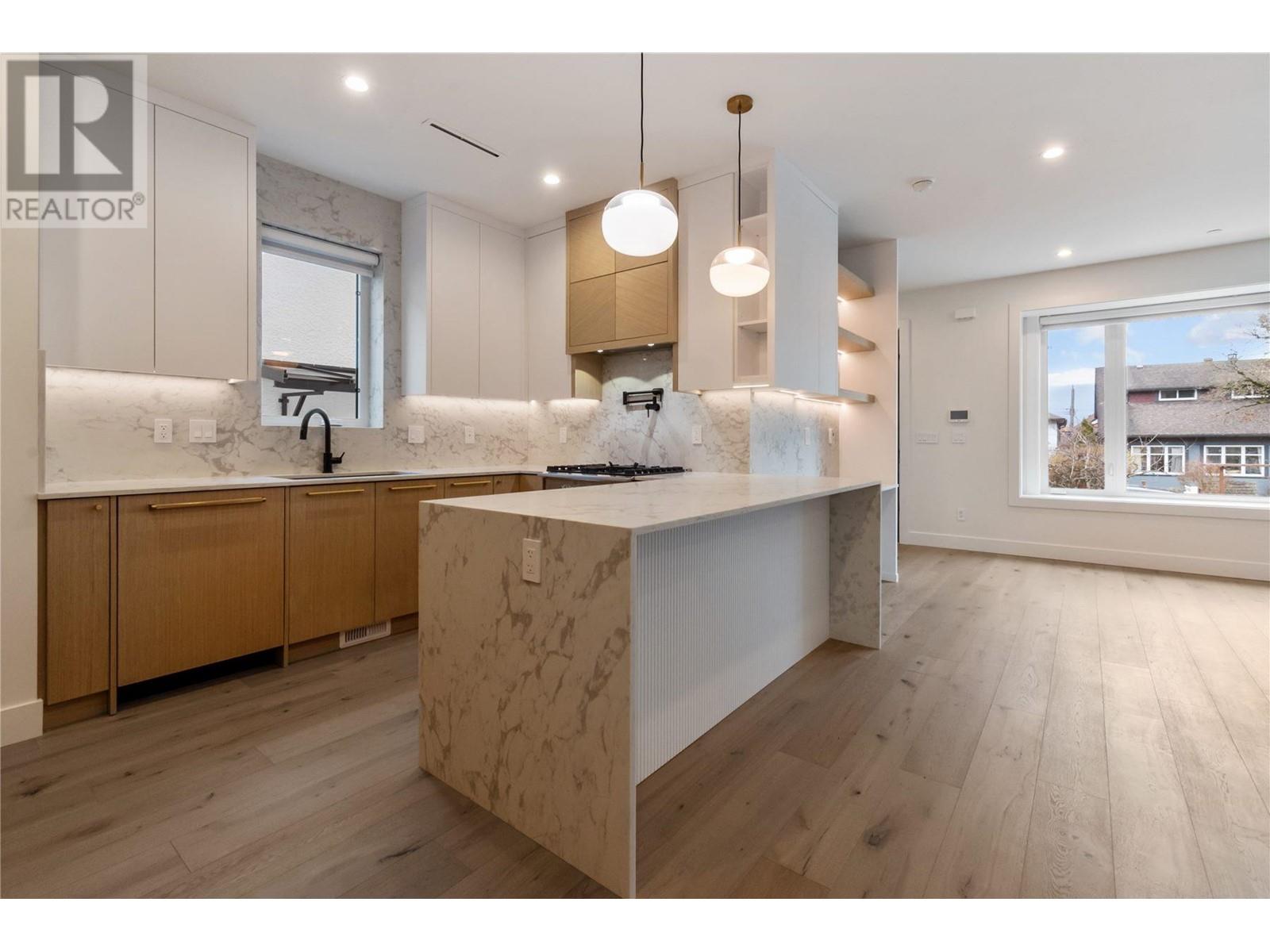 Listing Picture 7 of 27 : 1 1982 VENABLES STREET, Vancouver / 溫哥華 - 魯藝地產 Yvonne Lu Group - MLS Medallion Club Member