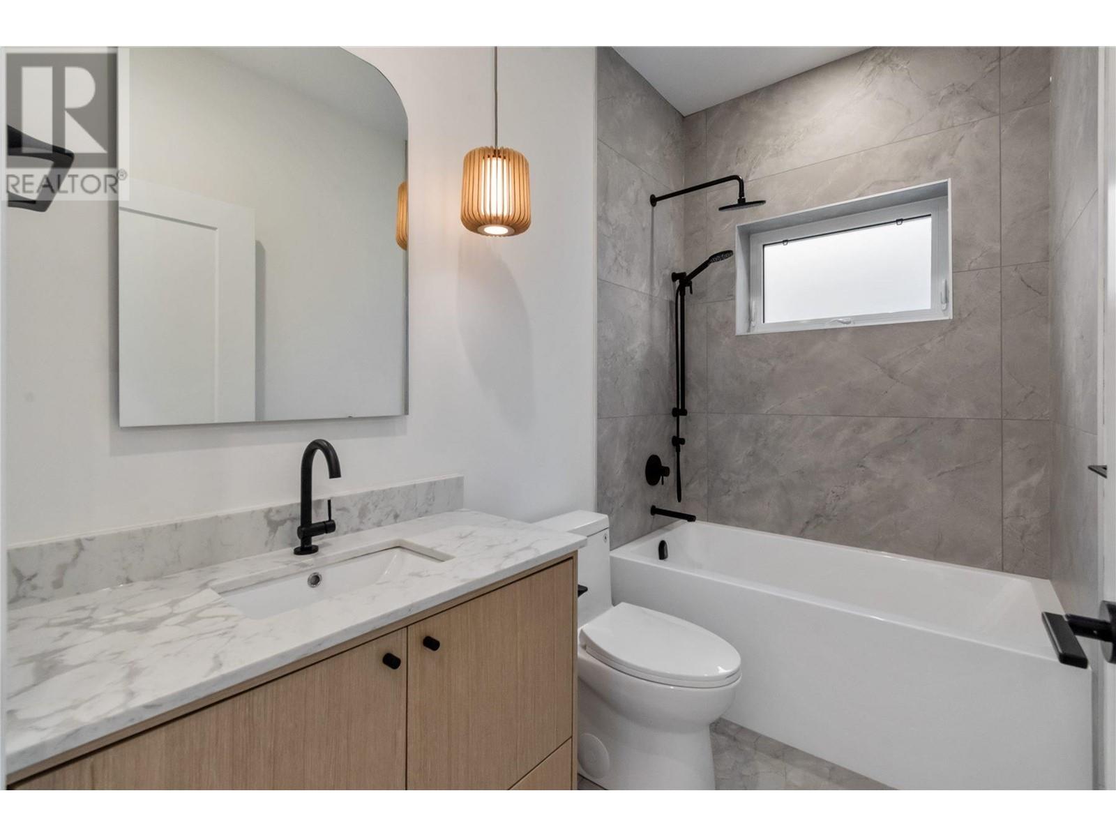 Listing Picture 20 of 27 : 1 1982 VENABLES STREET, Vancouver / 溫哥華 - 魯藝地產 Yvonne Lu Group - MLS Medallion Club Member