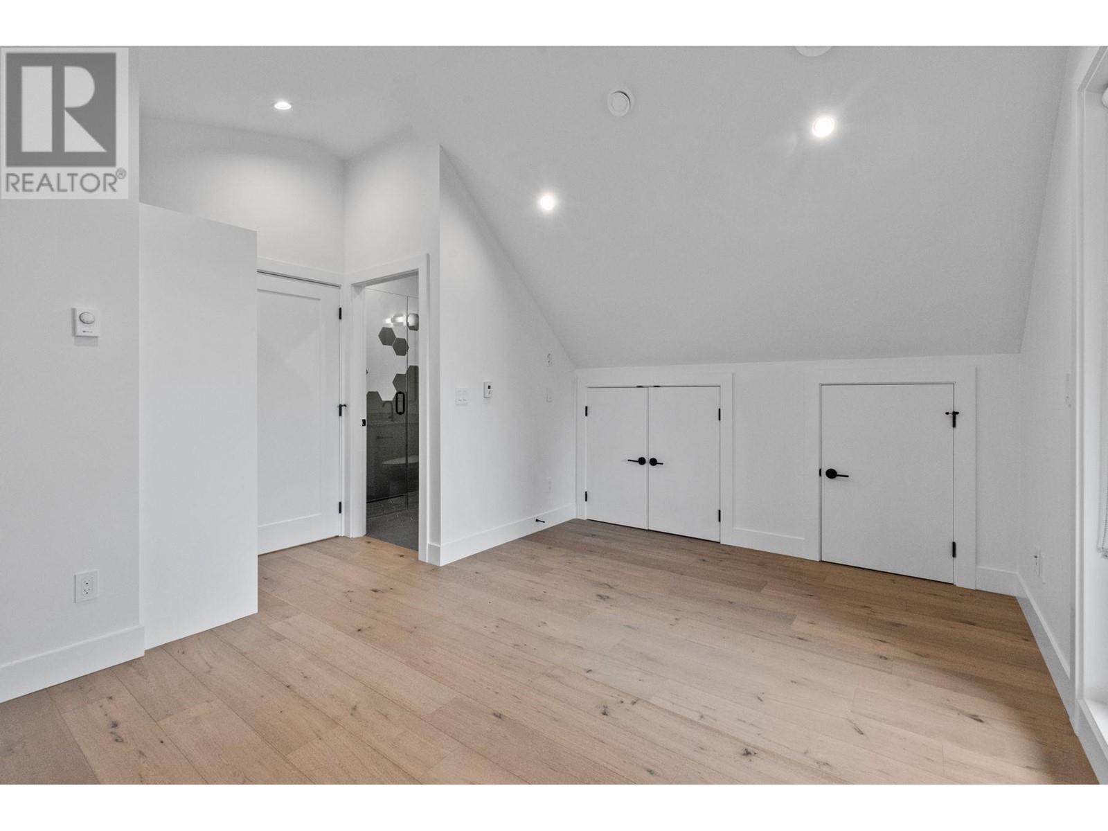 Listing Picture 22 of 27 : 1 1982 VENABLES STREET, Vancouver / 溫哥華 - 魯藝地產 Yvonne Lu Group - MLS Medallion Club Member