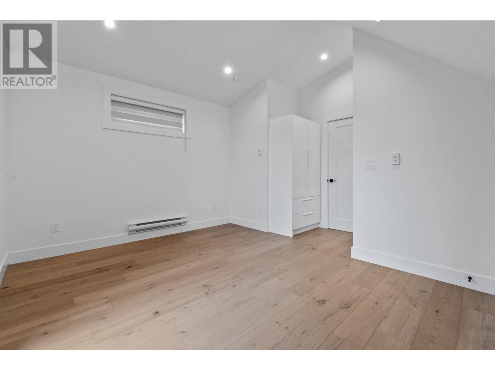 Listing Picture 21 of 27 : 1 1982 VENABLES STREET, Vancouver / 溫哥華 - 魯藝地產 Yvonne Lu Group - MLS Medallion Club Member