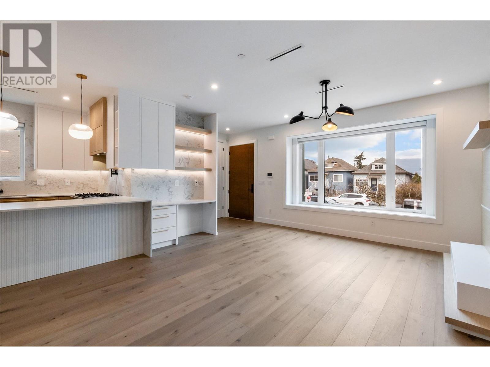 Listing Picture 4 of 27 : 1 1982 VENABLES STREET, Vancouver / 溫哥華 - 魯藝地產 Yvonne Lu Group - MLS Medallion Club Member