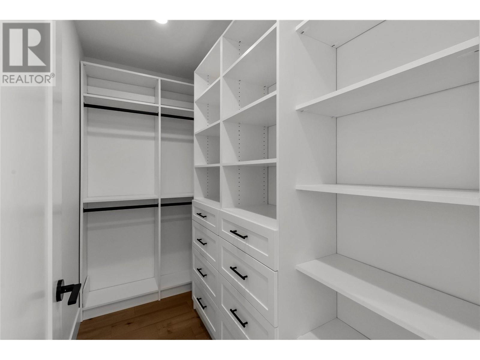 Listing Picture 15 of 27 : 1 1982 VENABLES STREET, Vancouver / 溫哥華 - 魯藝地產 Yvonne Lu Group - MLS Medallion Club Member