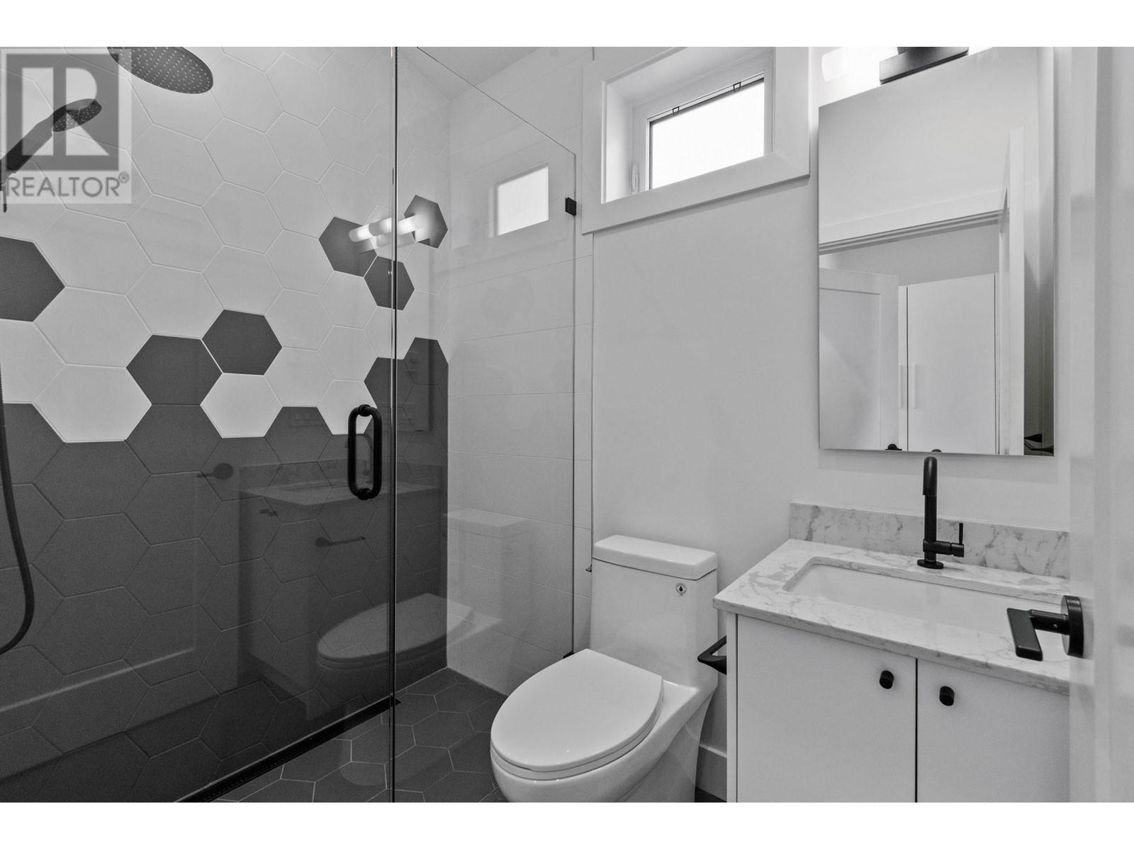 Listing Picture 23 of 27 : 1 1982 VENABLES STREET, Vancouver / 溫哥華 - 魯藝地產 Yvonne Lu Group - MLS Medallion Club Member