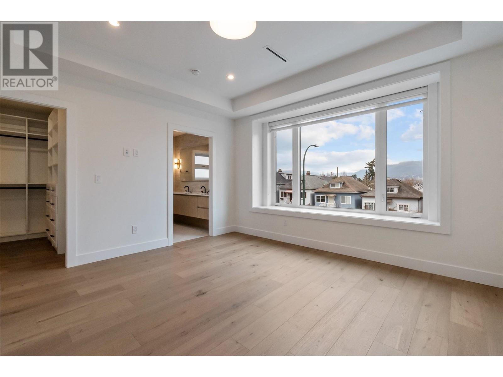 Listing Picture 13 of 27 : 1 1982 VENABLES STREET, Vancouver / 溫哥華 - 魯藝地產 Yvonne Lu Group - MLS Medallion Club Member