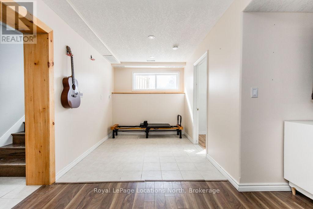 53 Lakeshore Road W, Oro-Medonte, Ontario  L0L 2E0 - Photo 22 - S12011382