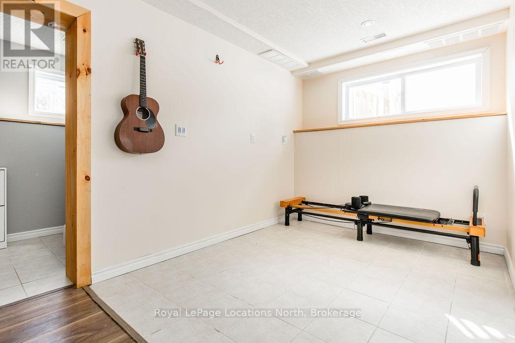 53 Lakeshore Road W, Oro-Medonte, Ontario  L0L 2E0 - Photo 23 - S12011382